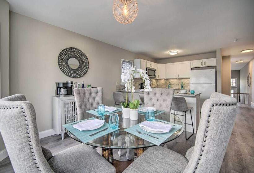 Modern Atlantic City House: Walk To Beach!