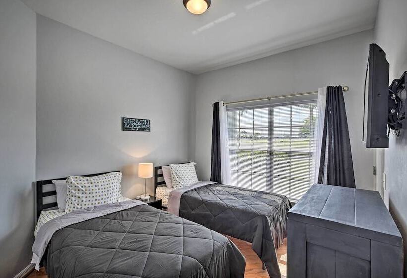 Modern Home W/ Patio & Grill In Cape Coral!