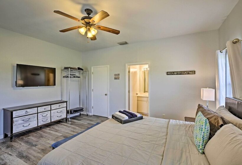 Modern Home W/ Patio & Grill In Cape Coral!