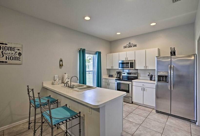 Modern Home W/ Patio & Grill In Cape Coral!