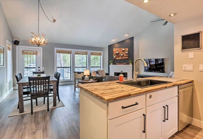 Modern Sunriver Home W/ Hot Tub: Ski, Hike & Bike!