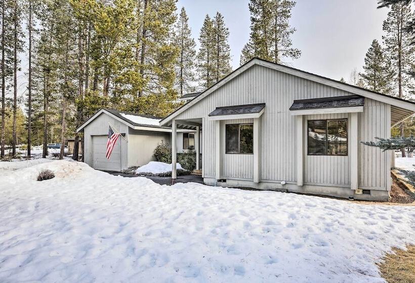 Modern Sunriver Home W/ Hot Tub: Ski, Hike & Bike!