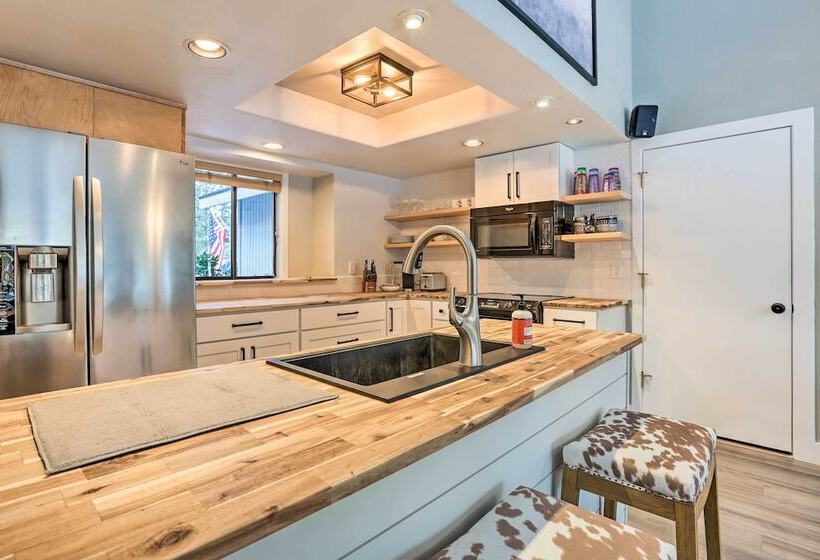 Modern Sunriver Home W/ Hot Tub: Ski, Hike & Bike!