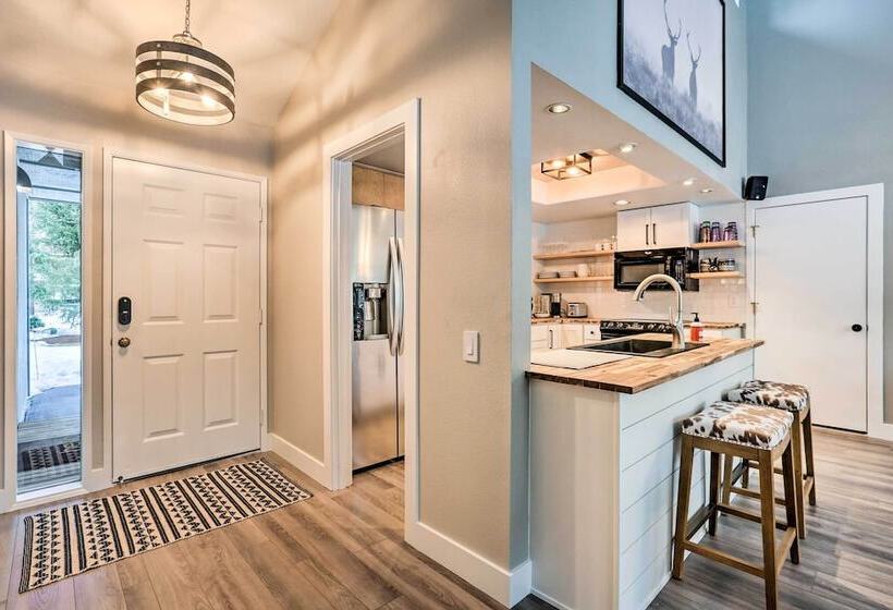 Modern Sunriver Home W/ Hot Tub: Ski, Hike & Bike!