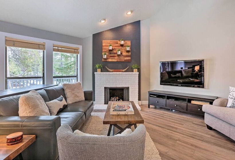 Modern Sunriver Home W/ Hot Tub: Ski, Hike & Bike!