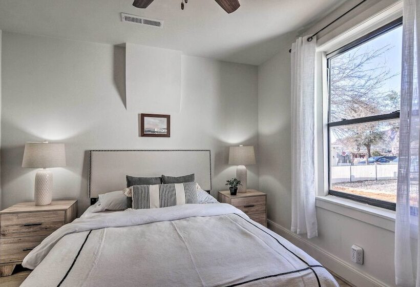 Modern Kanab Home: Fire Pit, Red Rock Views!