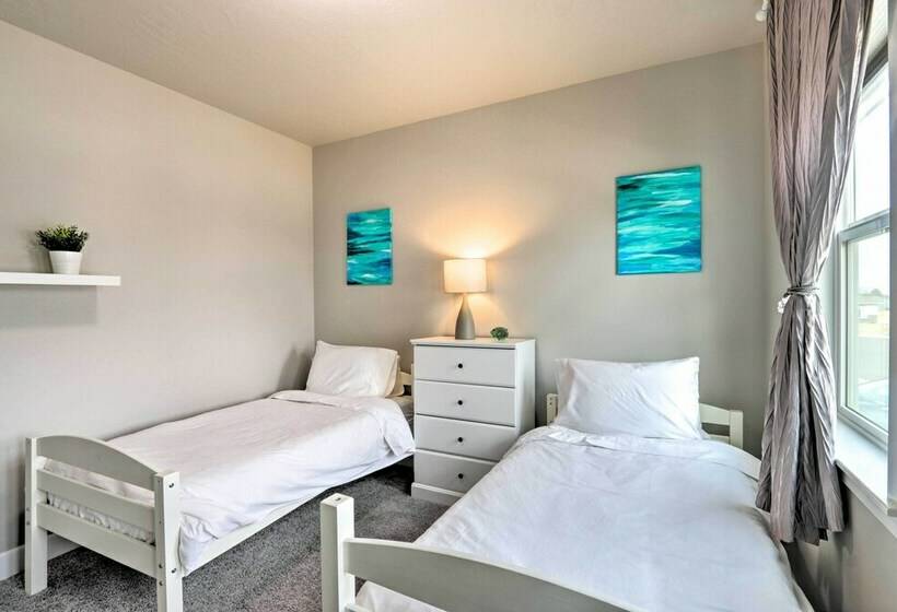 Modern Kennewick Home Near Golfing & Wineries