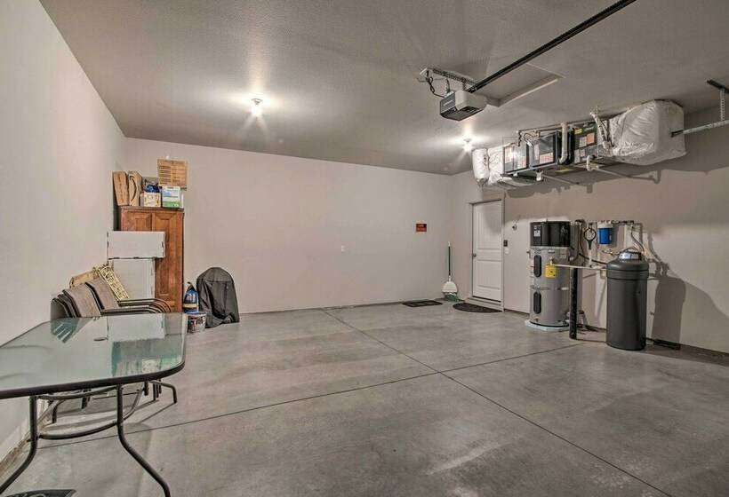 Modern Kennewick Home Near Golfing & Wineries