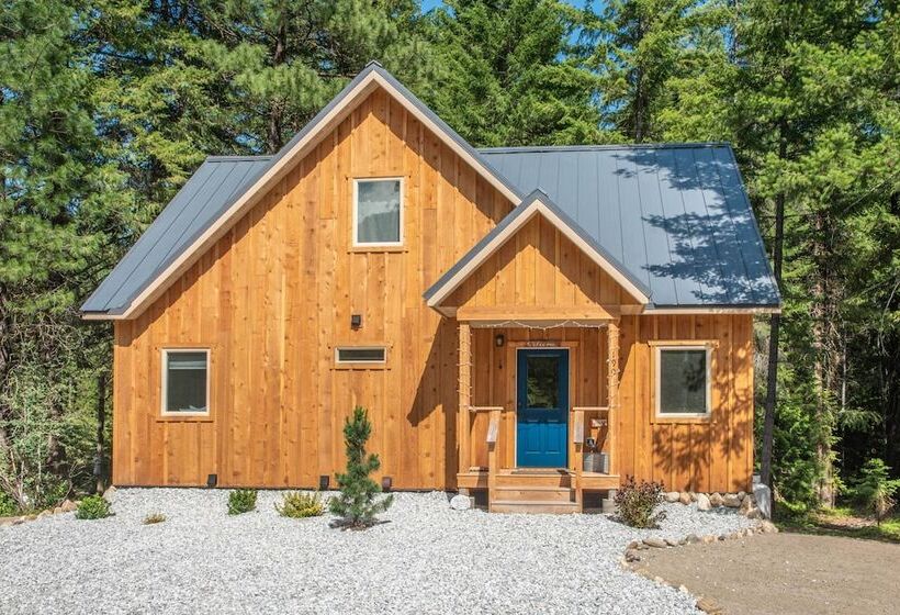 Modern Beaver Valley Cabin W/ Hot Tub & Games!