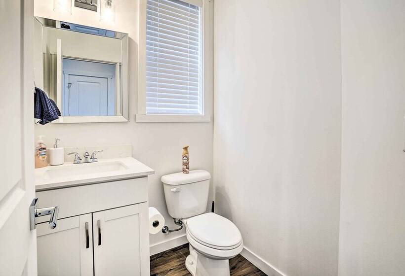 Modern Monroe Home   Private Yard & Mtn Views