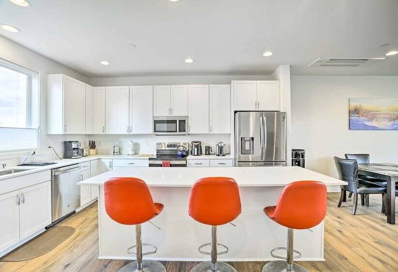 Modern Monroe Home   Private Yard & Mtn Views