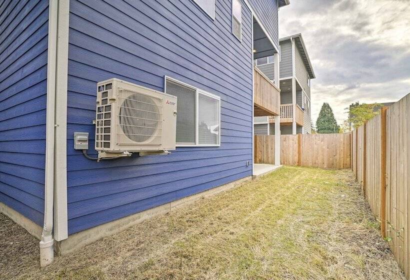 Modern Monroe Home   Private Yard & Mtn Views