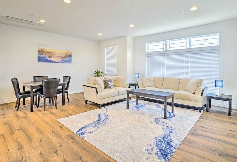 Modern Monroe Home   Private Yard & Mtn Views