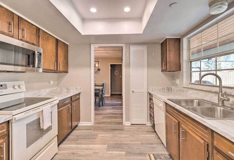 Modern Port St Lucie Home W/ Private Outdoor Oasis