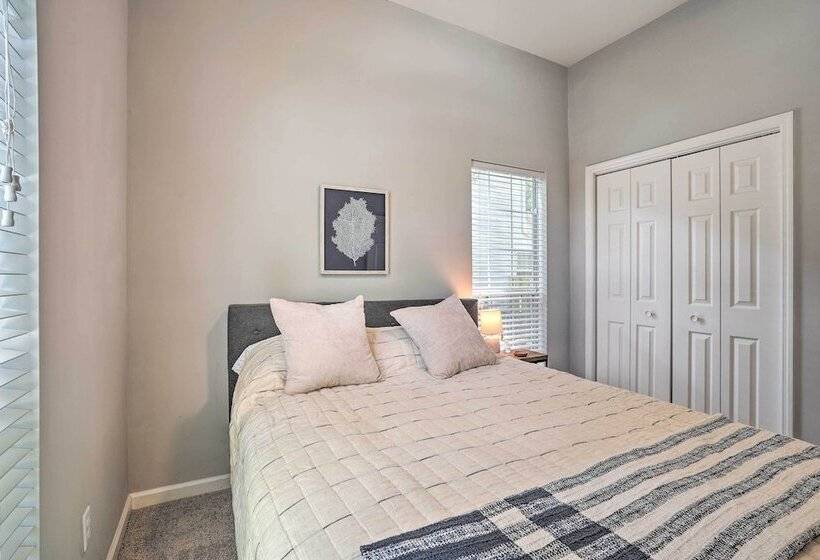 Modern Retreat 4 Miles To Isle Of Palms Beach!