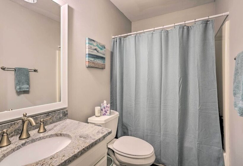 Modern Retreat 4 Miles To Isle Of Palms Beach!