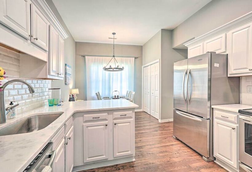 Modern Retreat 4 Miles To Isle Of Palms Beach!