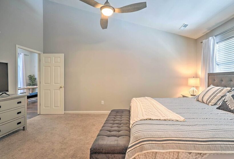 Modern Retreat 4 Miles To Isle Of Palms Beach!