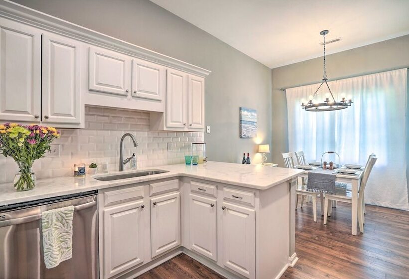 Modern Retreat 4 Miles To Isle Of Palms Beach!