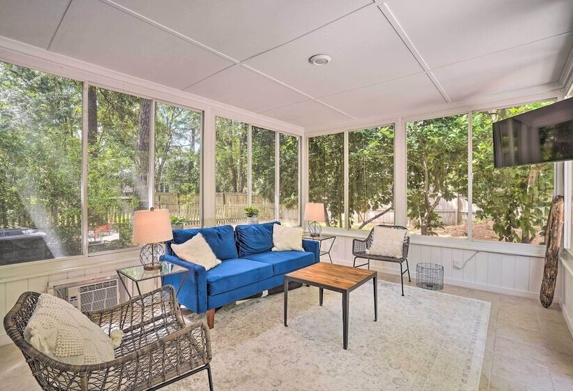 Modern Retreat 4 Miles To Isle Of Palms Beach!