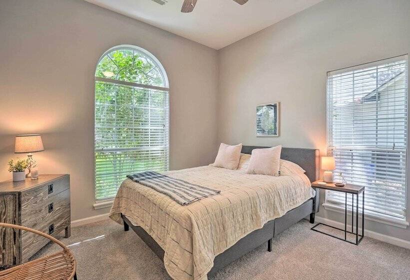 Modern Retreat 4 Miles To Isle Of Palms Beach!