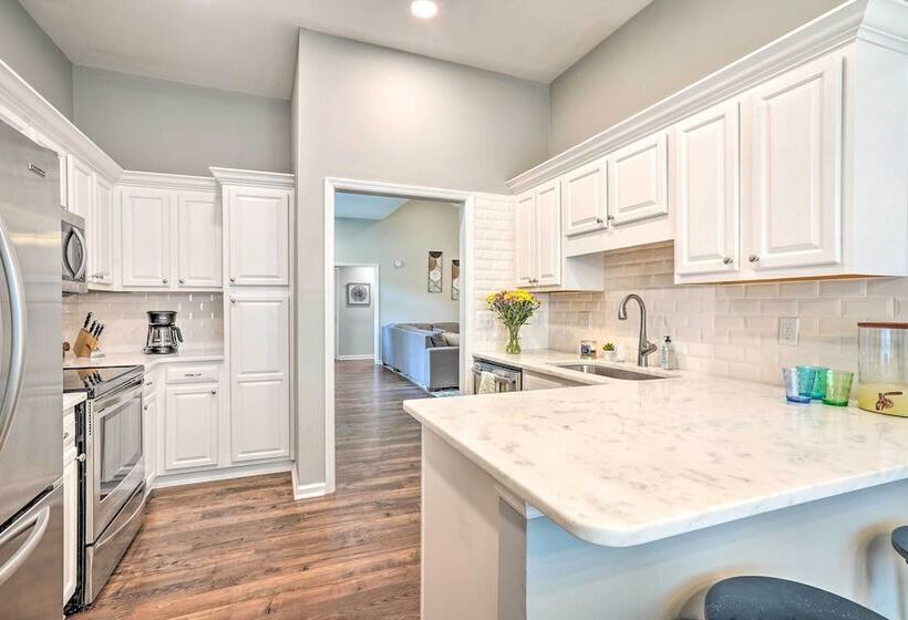 Modern Retreat 4 Miles To Isle Of Palms Beach!