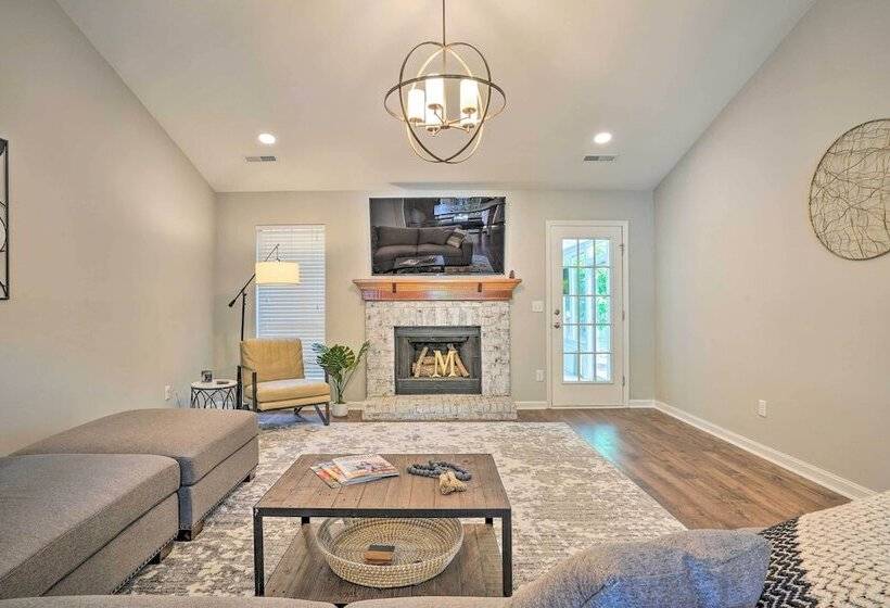 Modern Retreat 4 Miles To Isle Of Palms Beach!