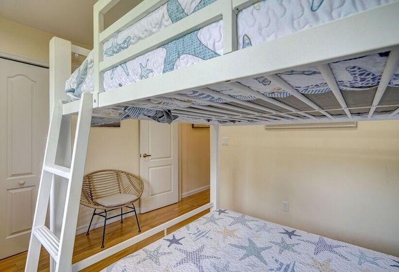 Game Room & Deck: Spacious Home In St James City