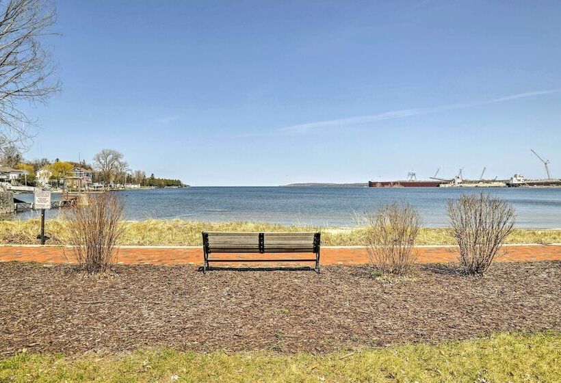 Modern Sturgeon Bay Home By Potawatomi State Park!