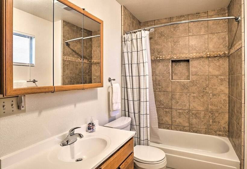 Mountain Escape W/ Views, 3 Mi To Lake Arrowhead