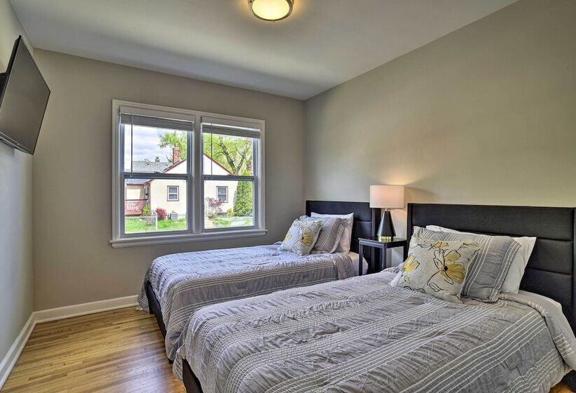 Mpls Duplex W/ Wifi & Kitchen: 5 Mi To Dtwn!