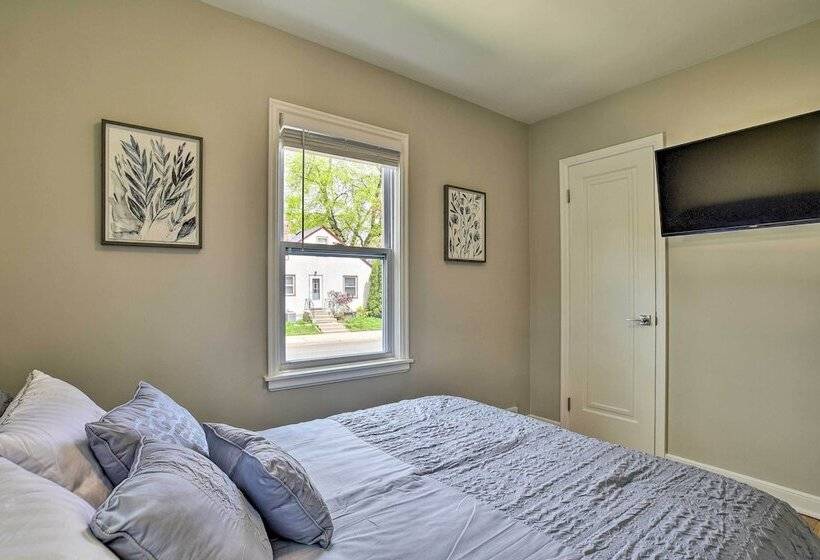 Mpls Duplex W/ Wifi & Kitchen: 5 Mi To Dtwn!