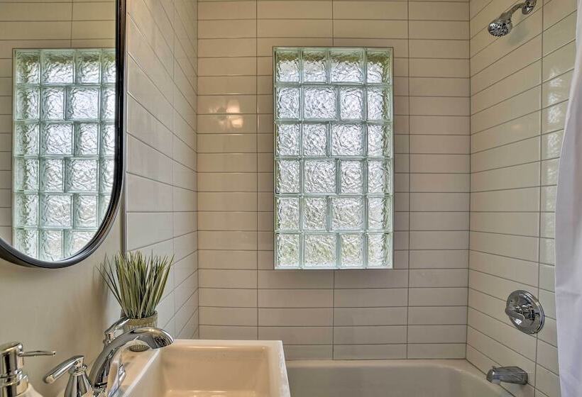 Mpls Duplex W/ Wifi & Kitchen: 5 Mi To Dtwn!