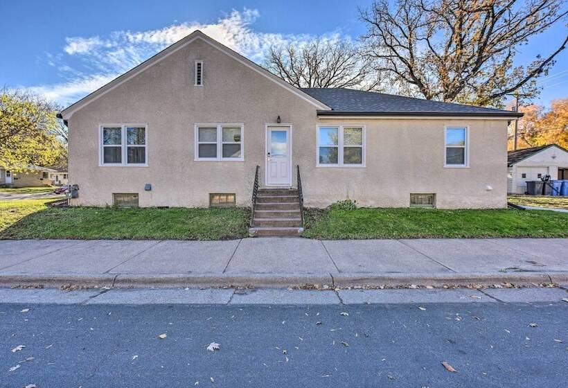 Mpls Duplex W/ Wifi & Kitchen: 5 Mi To Dtwn!
