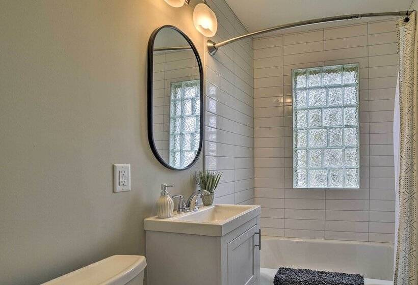 Mpls Duplex W/ Wifi & Kitchen: 5 Mi To Dtwn!