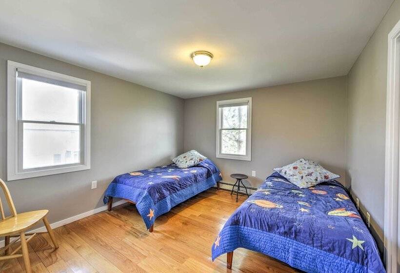 Multi Level Marion House: Loft, Deck + Ocean Views