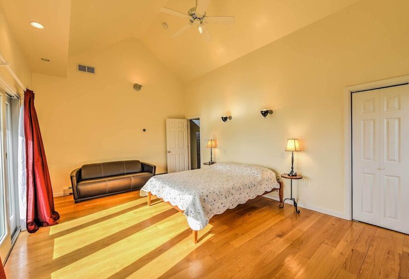 Multi Level Marion House: Loft, Deck + Ocean Views