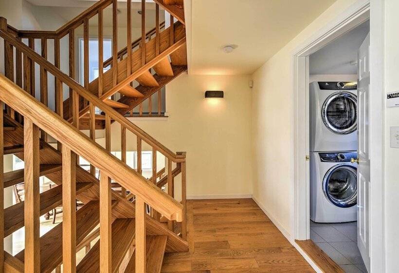 Multi Level Marion House: Loft, Deck + Ocean Views