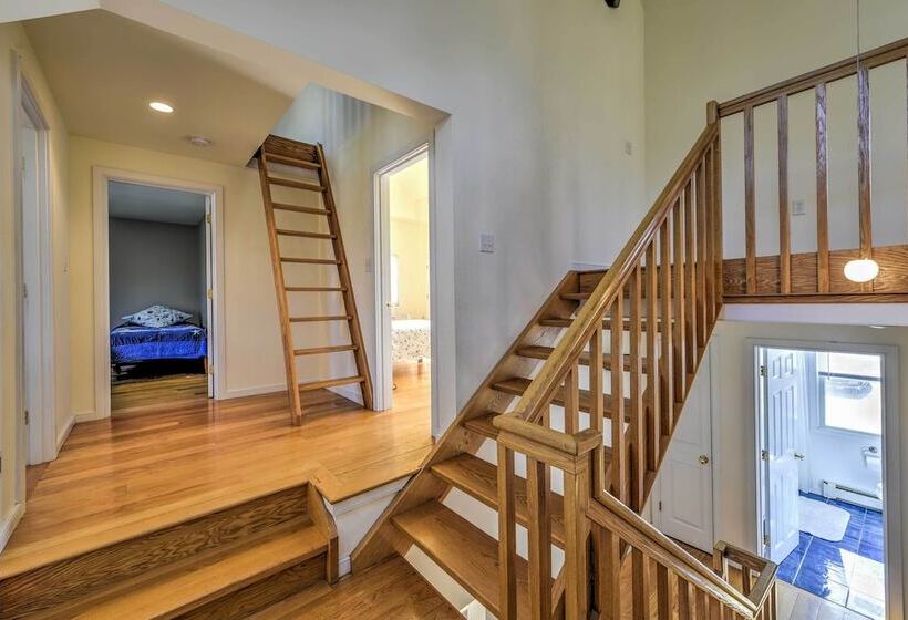 Multi Level Marion House: Loft, Deck + Ocean Views