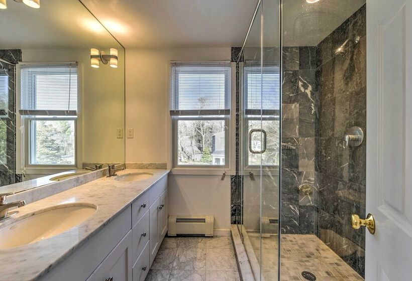 Multi Level Marion House: Loft, Deck + Ocean Views