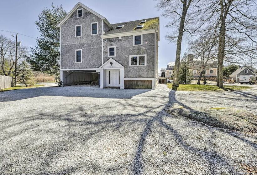 Multi Level Marion House: Loft, Deck + Ocean Views