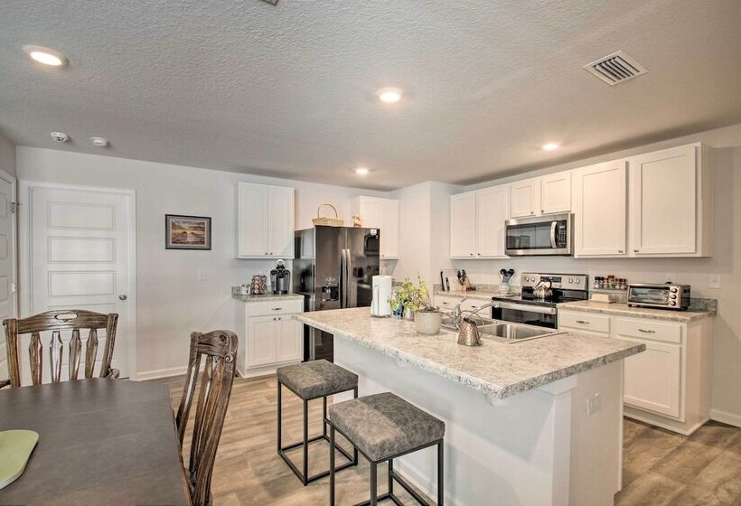 Musical Pensacola Home W/ Fire Pit + Grill!