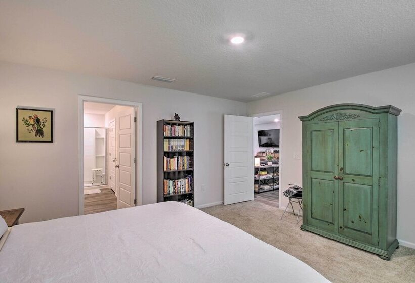 Musical Pensacola Home W/ Fire Pit + Grill!