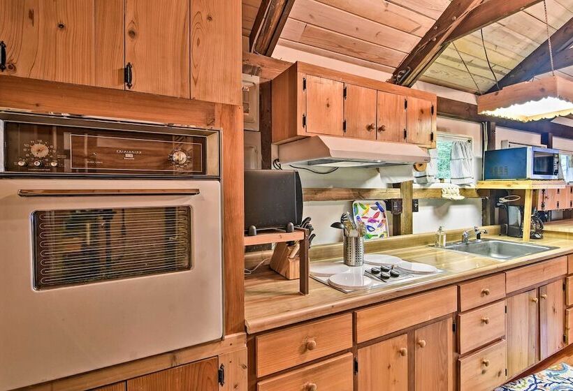 3 Mi To Grandfather Mountain Park: Cottage W/ Deck