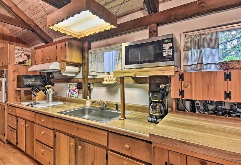 3 Mi To Grandfather Mountain Park: Cottage W/ Deck