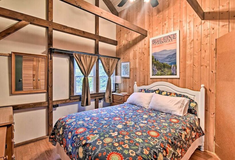 3 Mi To Grandfather Mountain Park: Cottage W/ Deck