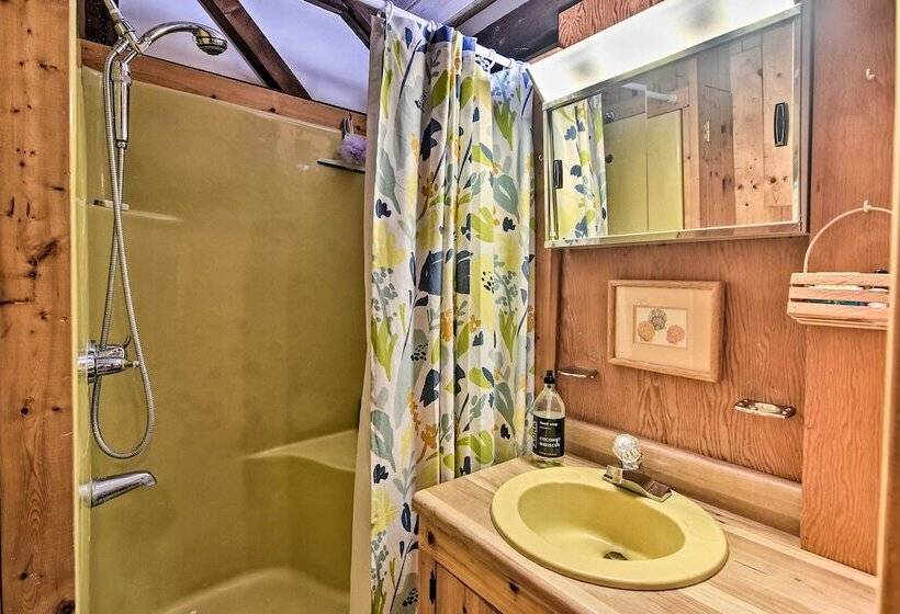 3 Mi To Grandfather Mountain Park: Cottage W/ Deck