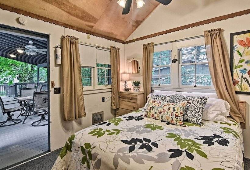 3 Mi To Grandfather Mountain Park: Cottage W/ Deck
