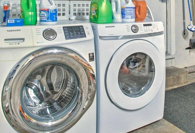 Norman House W/ Furnished Patio, Gas Grill!