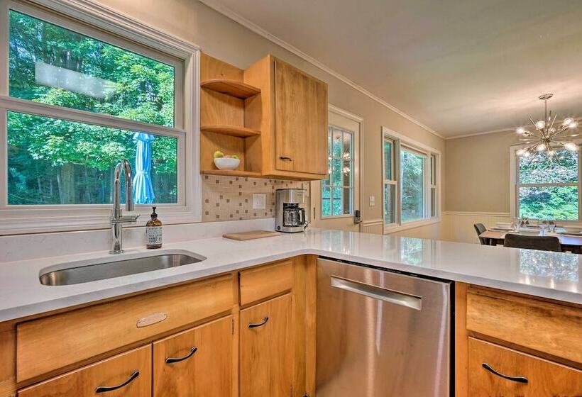 Nostalgic Vermont Escape In Manchester Center